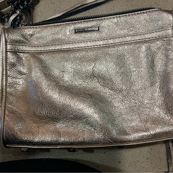 Gold - Picture 2 of 6